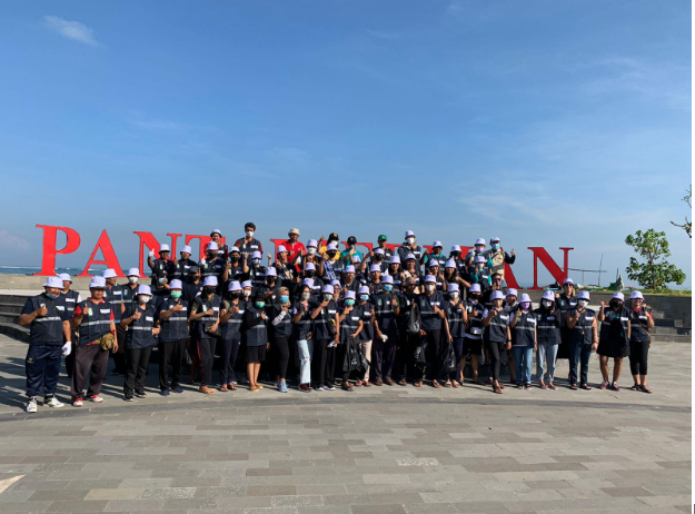 Beach Clean Up in Jerman Beach Bali